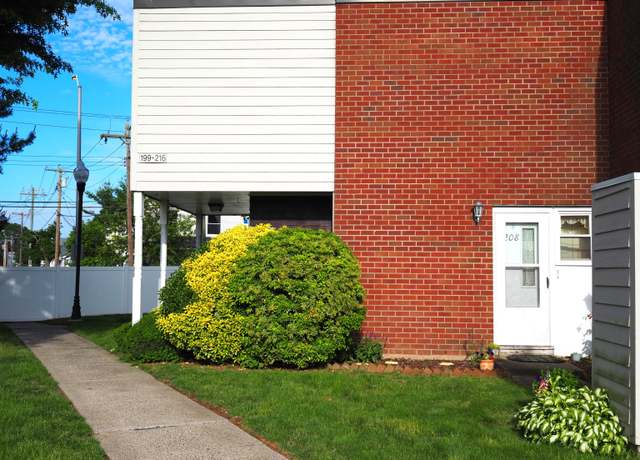 Property at 208 West Walk #208, West Haven, CT 06516, 2 beds, 1 bath