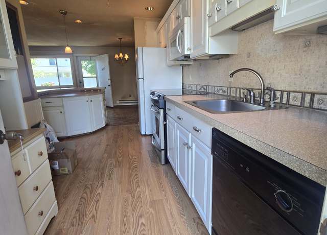 Property at 208 West Walk #208, West Haven, CT 06516, 2 beds, 1 bath