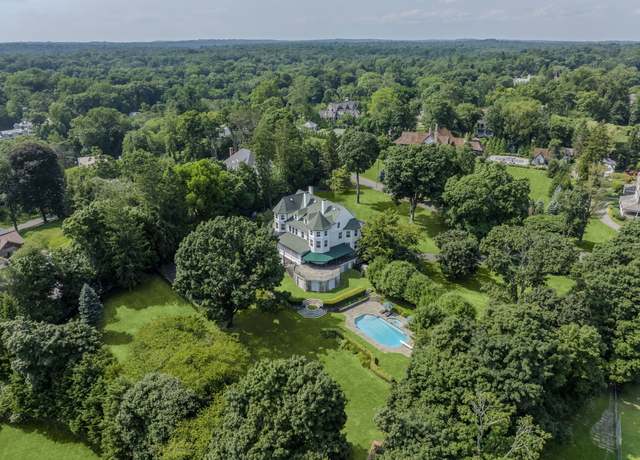 Property at 14 Meadow Dr, Greenwich, CT 06831, 10 beds, 7.5 baths