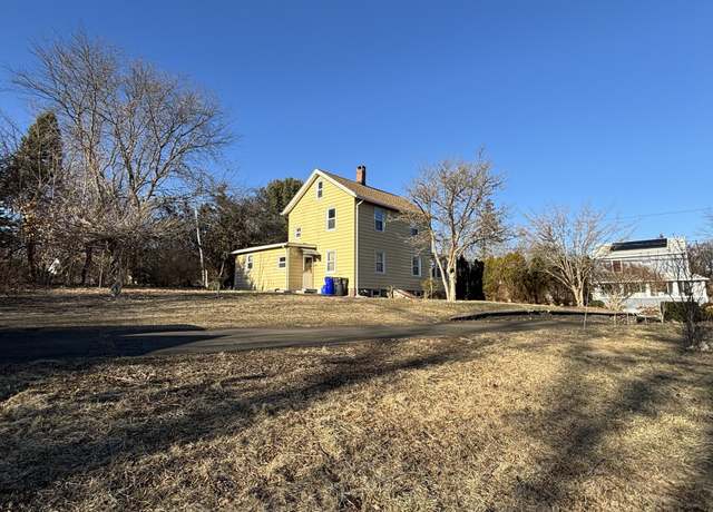 Property at 17 Reynolds Ln, Branford, CT 06405, 3 beds, 2 baths