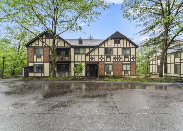 Property at 2 Essex Ct #2, Brookfield, CT 06804, 2 beds, 1.5 baths
