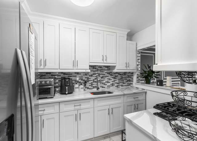 Property at 2370 North Ave Unit 12G, Bridgeport, CT 06604, 1 bed, 1 bath