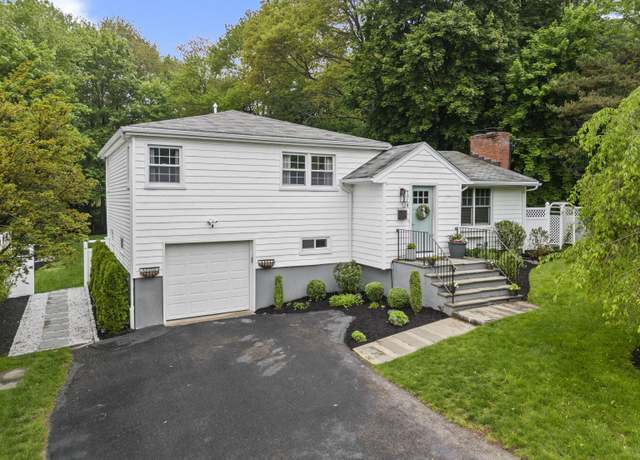Property at 124 Killian Ave, Trumbull, CT 06611, 3 beds, 1.5 baths