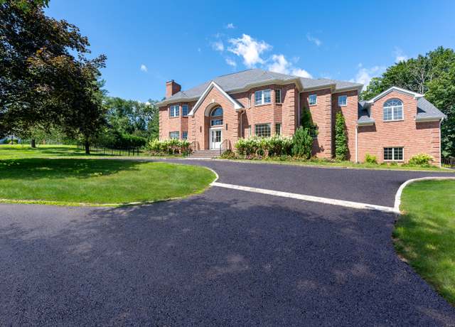 Property at 19 Stone Fence Ln, Stamford, CT 06903, 4 beds, 4.5 baths