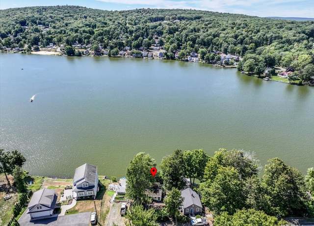 Property at 239 Baileyville Rd, Middlefield, CT 06455, 2 beds, 1.5 baths