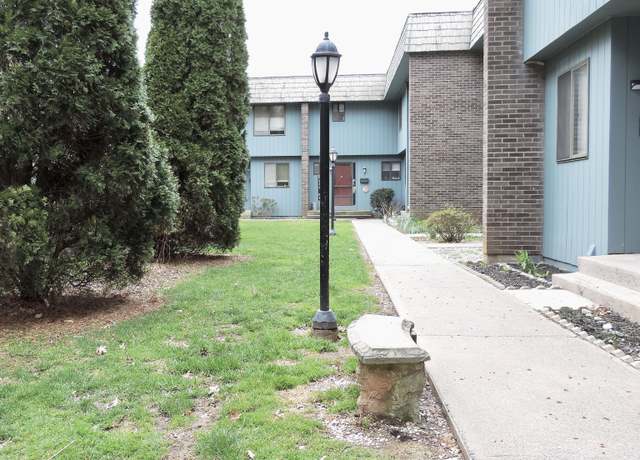 Property at 17 Locust Ct #17, Cromwell, CT 06416, 2 beds, 1.5 baths