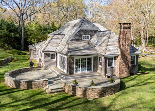Property at 5 Clarks Ln, Old Lyme, CT 06371, 3 beds, 2.5 baths