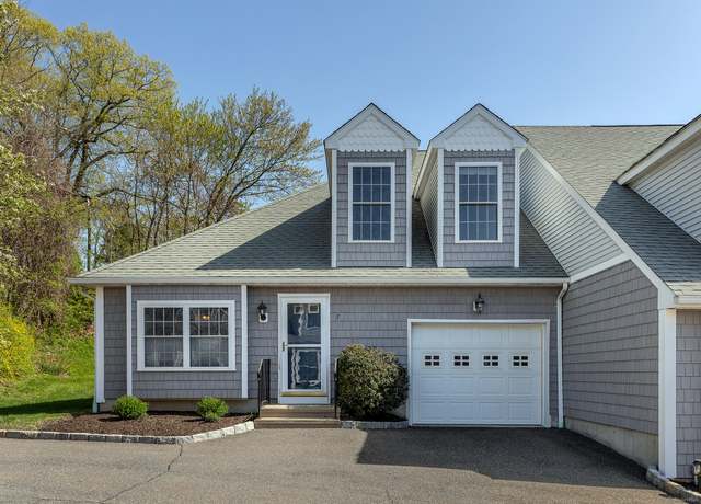 Property at 7 Mallory Sq #7, Danbury, CT 06811, 2 beds, 1.5 baths