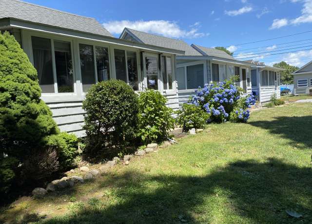 Property at 13 Swan Ave #1, Old Lyme, CT 06371, 2 beds, 1 bath