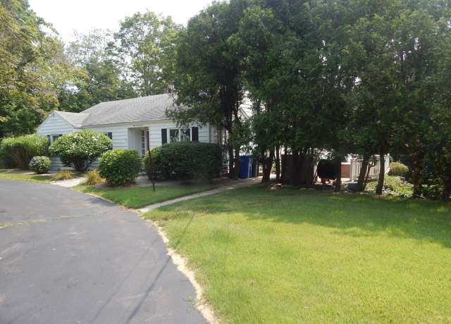 Property at 1125 Dunbar Hill Rd, Hamden, CT 06514, 4 beds, 2 baths