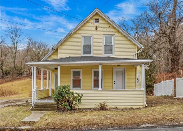 Property at 294 Maple Ave, Montville, CT 06382, 3 beds, 1 bath