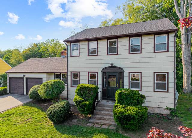 Property at 14 Meadowood Ln, Old Saybrook, CT 06475, 3 beds, 2 baths