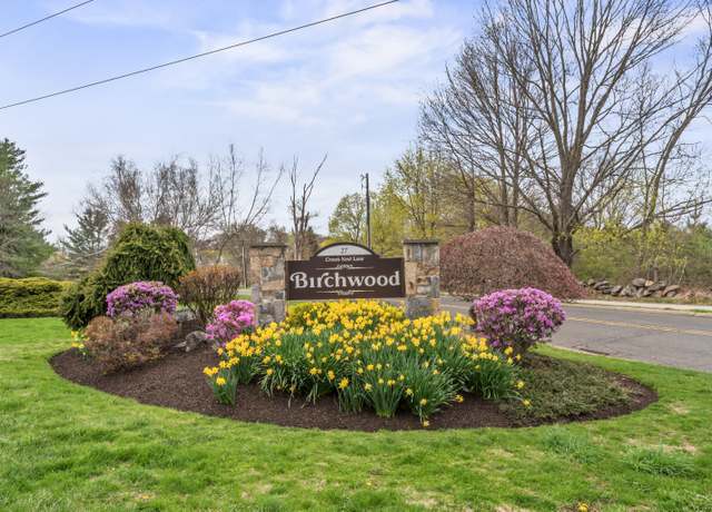 Property at 27 Crows Nest Ln Unit 15E, Danbury, CT 06810, 2 beds, 1.5 baths