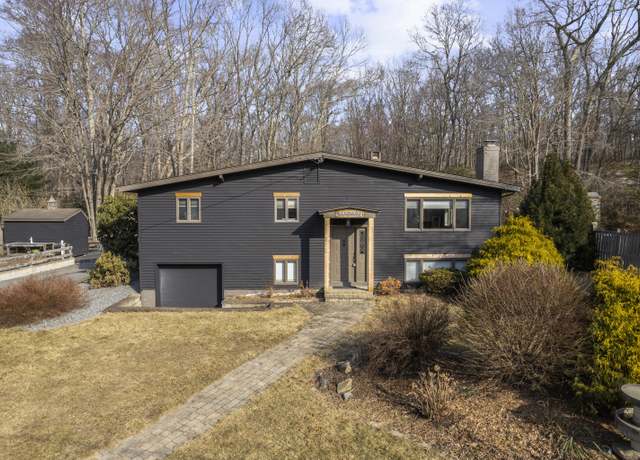 Property at 46 Carriage Hill Dr, East Lyme, CT 06357, 3 beds, 2 baths