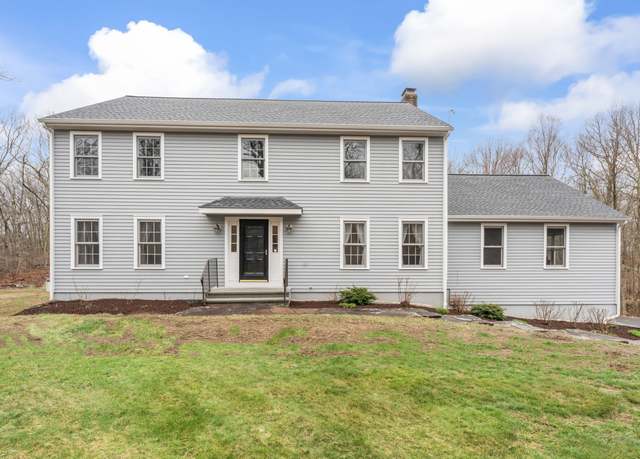 Property at 15 Kelly Ct, Newtown, CT 06482, 4 beds, 2.5 baths