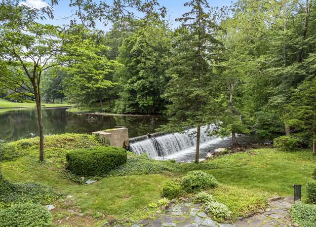 Property at 10 Wyndwood Rd, West Hartford, CT 06107, 3 beds, 3 baths
