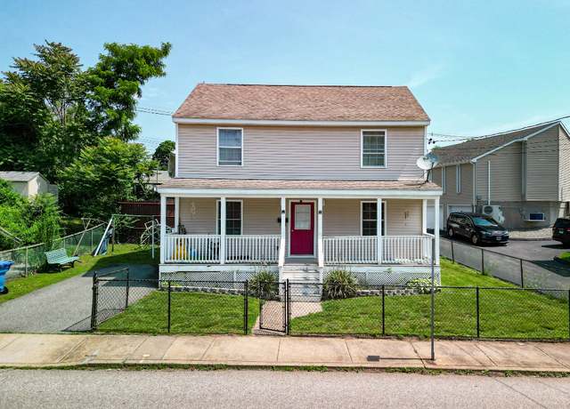 Property at 13 Sherman St, Norwich, CT 06360, 3 beds, 1.5 baths