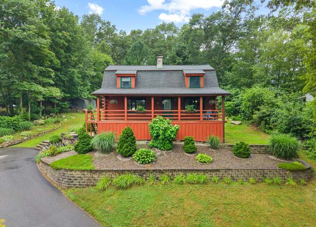 Property at 40 Devonshire Dr, Waterford, CT 06385, 4 beds, 1.5 baths