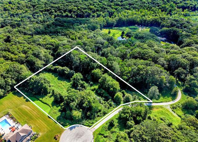 Property at 38 Farm View Dr, Norwich, CT 06360