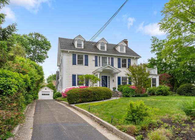 Property at 138 Ocean Dr W, Stamford, CT 06902, 5 beds, 4.5 baths