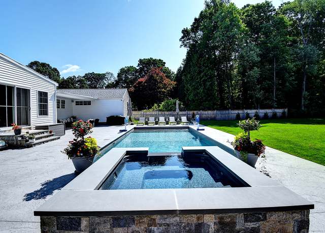 Property at 154 Overlook Rd, Glastonbury, CT 06033, 4 beds, 3.5 baths
