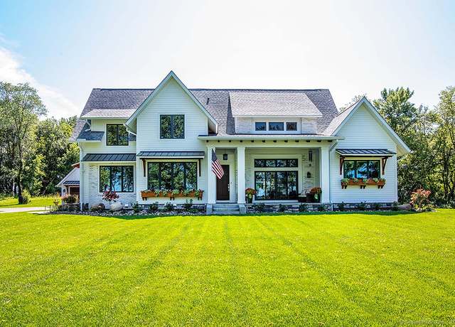 Property at 95 Flanders Rd, Groton, CT 06355, 4 beds, 3.5 baths