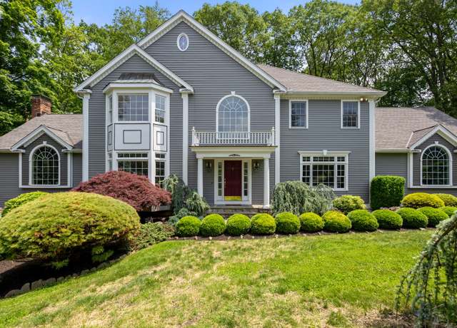 Property at 35 Hunting Ridge Rd, Easton, CT 06612, 4 beds, 3.5 baths