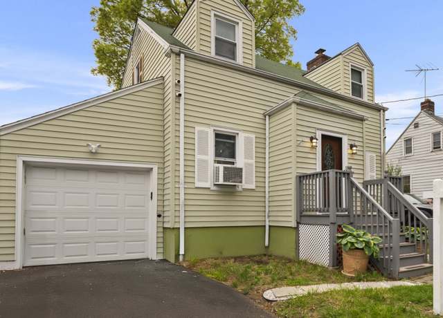 Property at 17 Winfield Dr, Stratford, CT 06615, 2 beds, 1 bath