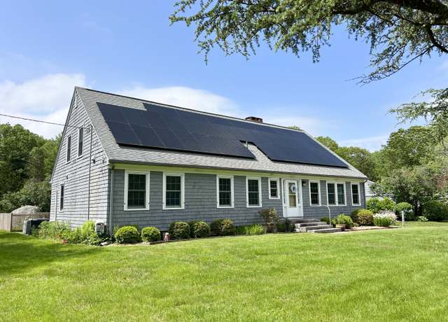 Property at 104 Quaker Farm Rd, Groton, CT 06355, 5 beds, 4 baths