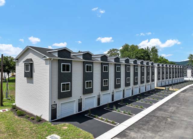 Property at 33 Main St #4, Meriden, CT 06451, 2 beds, 2.5 baths
