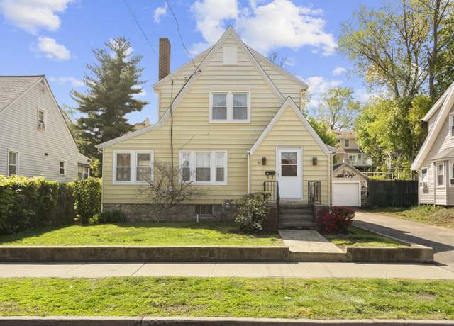 Property at 90 Culloden Rd, Stamford, CT 06902, 2 beds, 1.5 baths