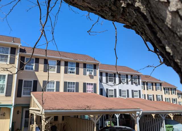 Property at 52 Rising Trail Dr #52, Middletown, CT 06457, 2 beds, 1.5 baths