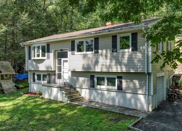 Property at 96 Lantern Dr, Monroe, CT 06468, 3 beds, 1.5 baths
