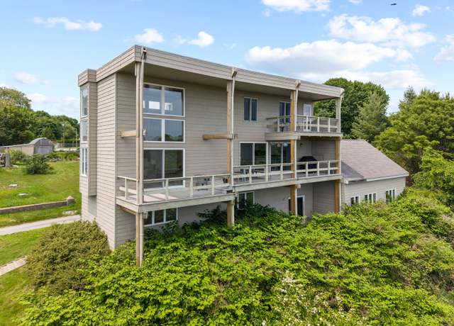 Property at 70 Prospect Hill Rd, Groton, CT 06340, 4 beds, 2.5 baths