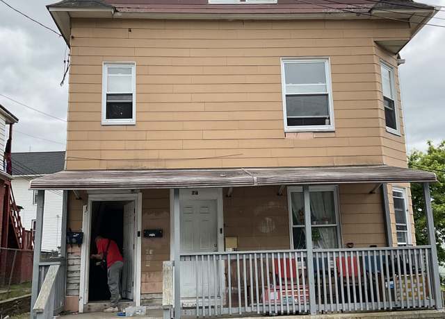 Property at 74 Branch St, Waterbury, CT 06704, 9 beds, 3 baths