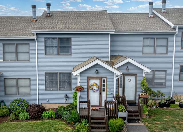 Property at 708 Lake Vista Dr #708, East Hampton, CT 06424, 2 beds, 3 baths