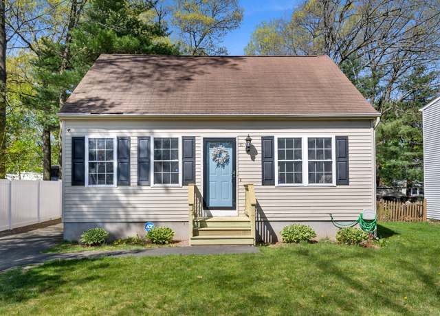 Property at 30 Oakland Ter, Manchester, CT 06042, 3 beds, 1.5 baths