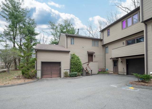 Property at 9 Kings wood Mnr #9, Shelton, CT 06484, 2 beds, 2 baths
