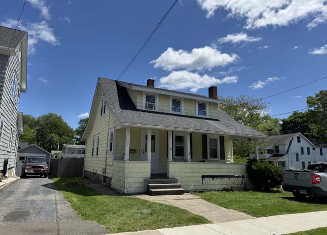 Property at 64 Oakland St, Stratford, CT 06615, 2 beds, 1.5 baths