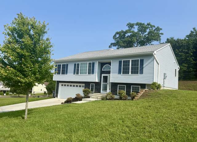 Property at 6 Rollingwood Dr, Naugatuck, CT 06770, 3 beds, 2.5 baths