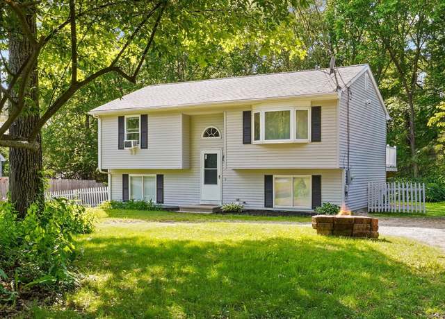 Property at 19 Thompson Pike, Killingly, CT 06241, 3 beds, 1 bath
