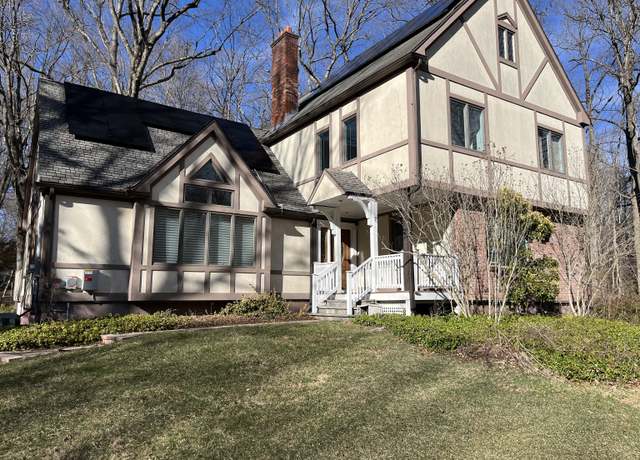 Property at 305 Rimmon Rd, Woodbridge, CT 06525, 4 beds, 3.5 baths