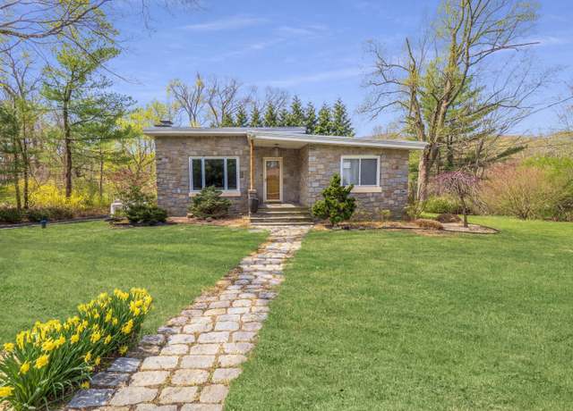Property at 49 Crest Rd, Ridgefield, CT 06877, 2 beds, 1 bath