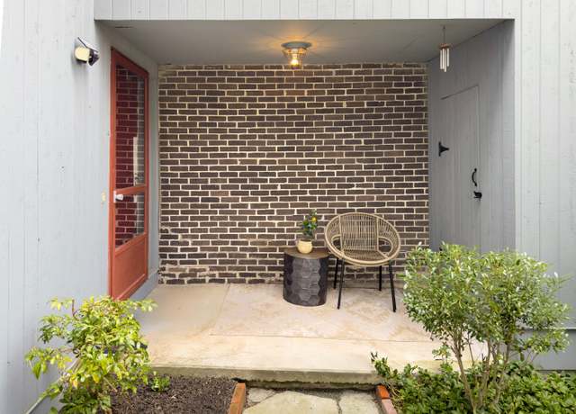 Property at 4 Daisy Ln #4, Ridgefield, CT 06877, 2 beds, 2 baths