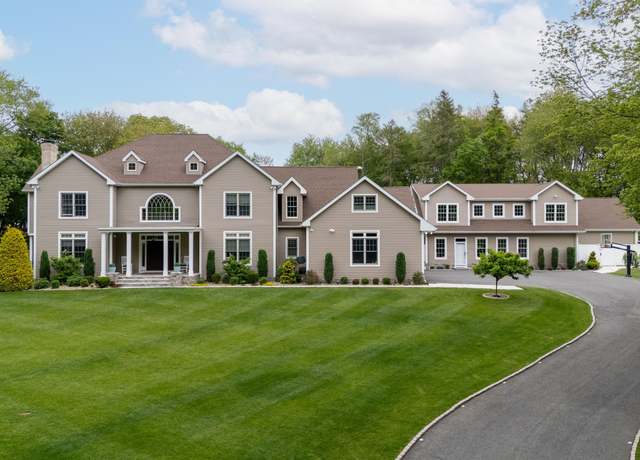 Property at 15A Shore Rd, Waterford, CT 06385, 4 beds, 3.5 baths