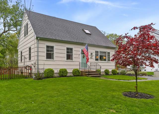 Property at 985 S Pine Creek Rd, Fairfield, CT 06824, 3 beds, 2 baths