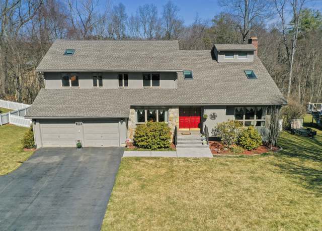 Property at 140 Oakridge, Farmington, CT 06085, 4 beds, 4 baths