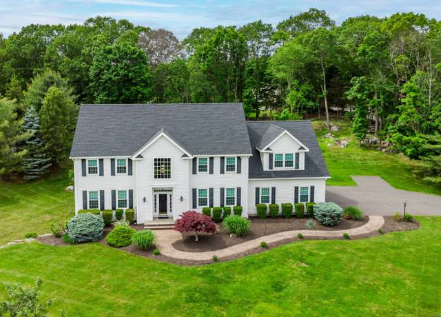 Property at 4 Shoreview Ln, Danbury, CT 06811, 4 beds, 3.5 baths