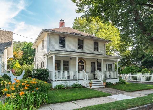 Property at 37 Beecher Pl, New Haven, CT 06512, 3 beds, 2 baths