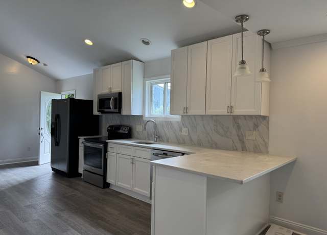 Property at 39 Medford St, West Haven, CT 06516, 3 beds, 1.5 baths